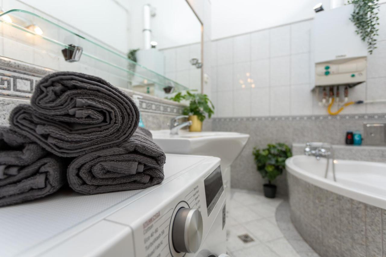 Emerald Suite With Free Parking Budapeşte Dış mekan fotoğraf