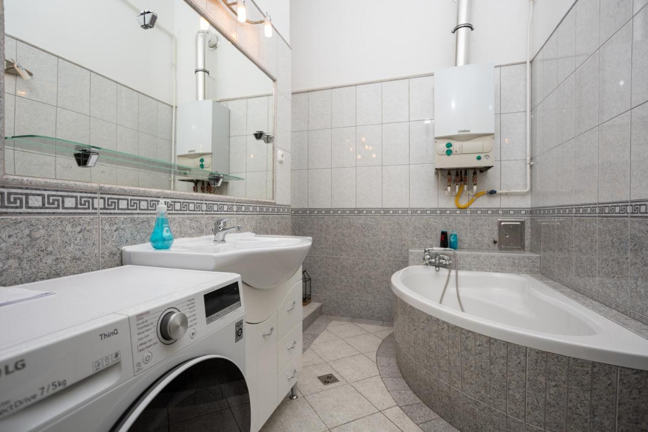Emerald Suite With Free Parking Budapeşte Dış mekan fotoğraf